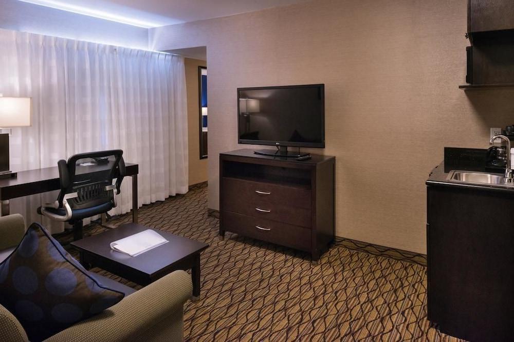 Holiday Inn Express & Suites Pasadena - Los Angeles By Ihg Екстер'єр фото