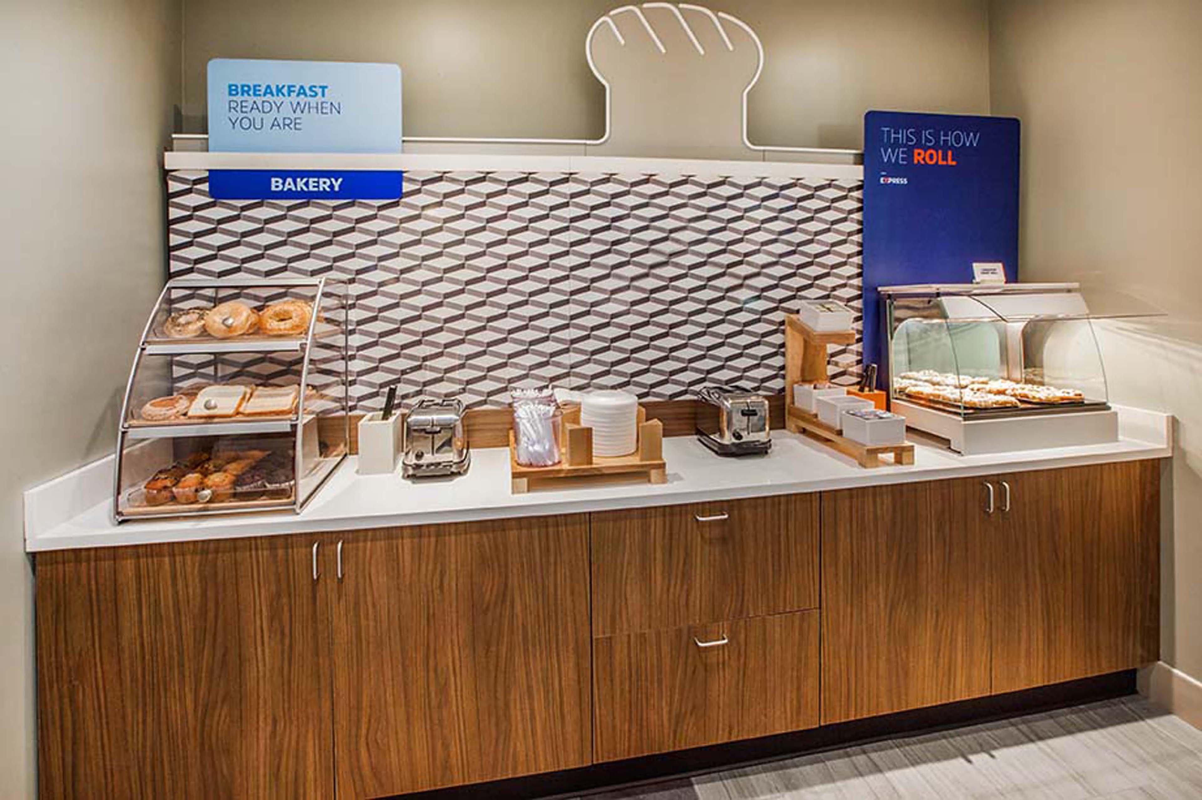 Holiday Inn Express & Suites Pasadena - Los Angeles By Ihg Екстер'єр фото