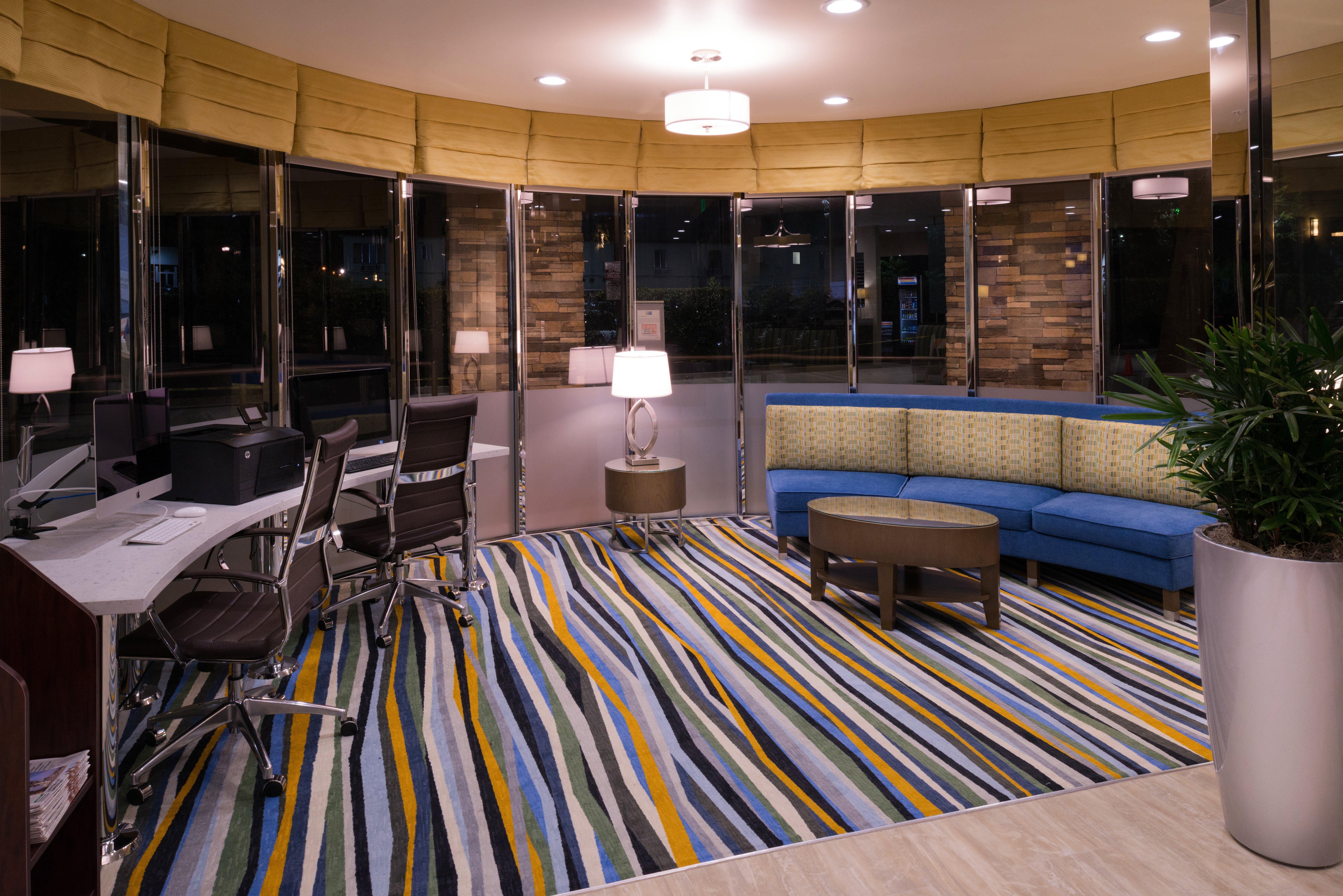 Holiday Inn Express & Suites Pasadena - Los Angeles By Ihg Екстер'єр фото