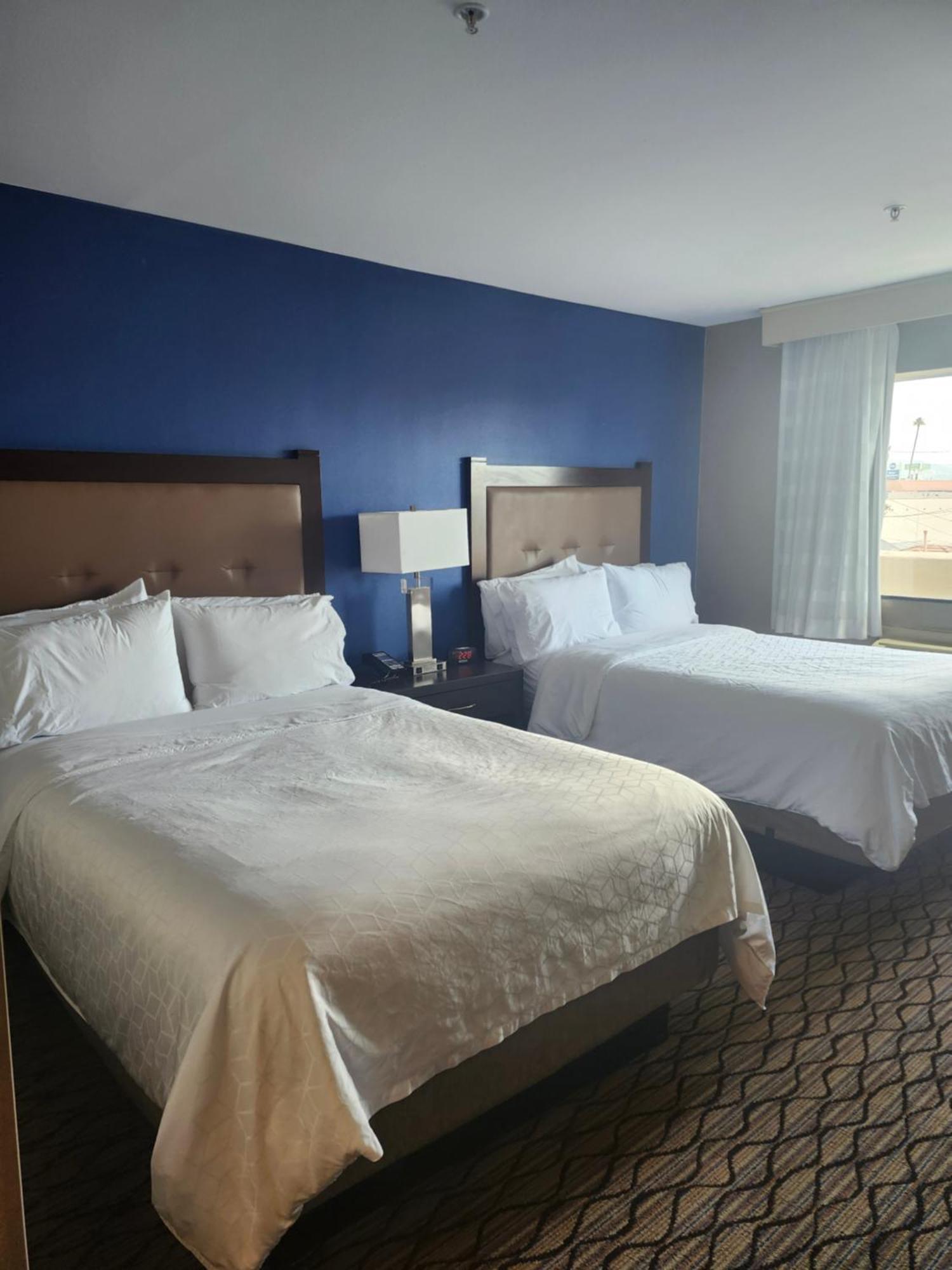 Holiday Inn Express & Suites Pasadena - Los Angeles By Ihg Екстер'єр фото
