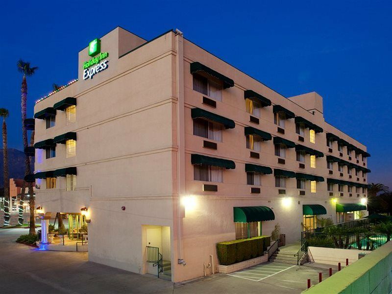 Holiday Inn Express & Suites Pasadena - Los Angeles By Ihg Екстер'єр фото
