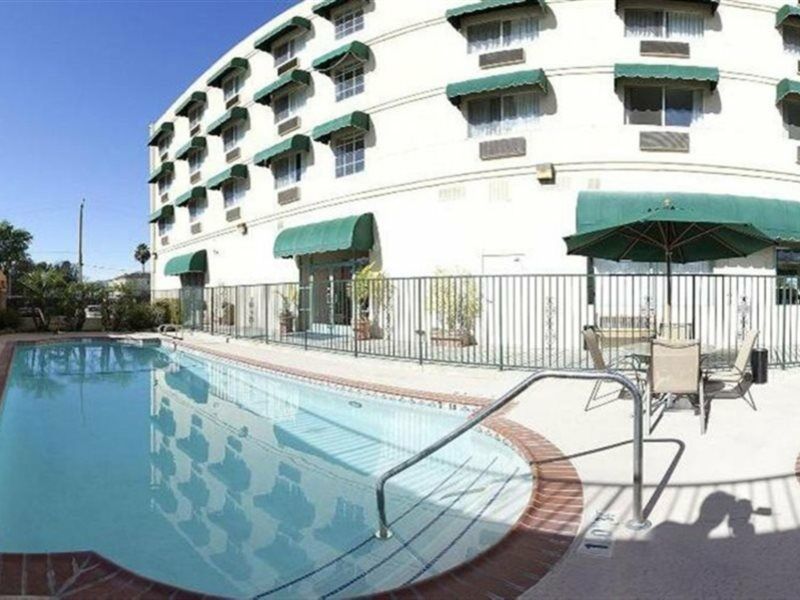 Holiday Inn Express & Suites Pasadena - Los Angeles By Ihg Екстер'єр фото