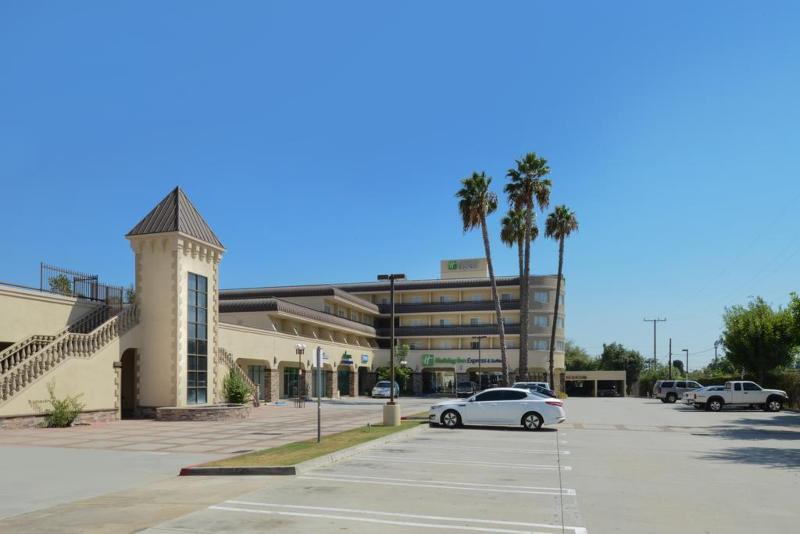Holiday Inn Express & Suites Pasadena - Los Angeles By Ihg Екстер'єр фото